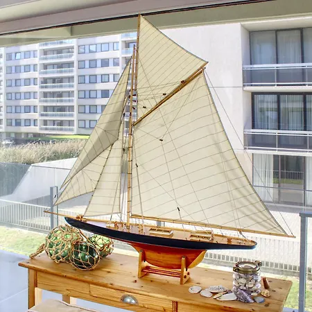 Westland - The Blue Sailor * De Panne