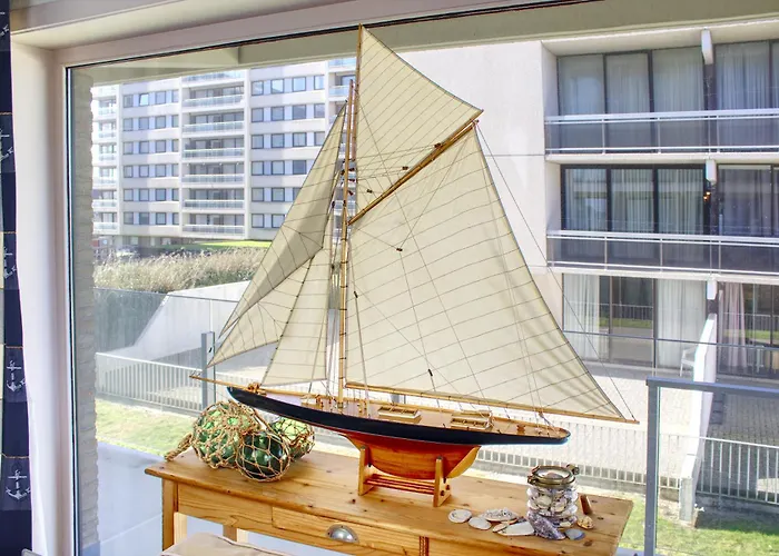 Westland - The Blue Sailor * De Panne